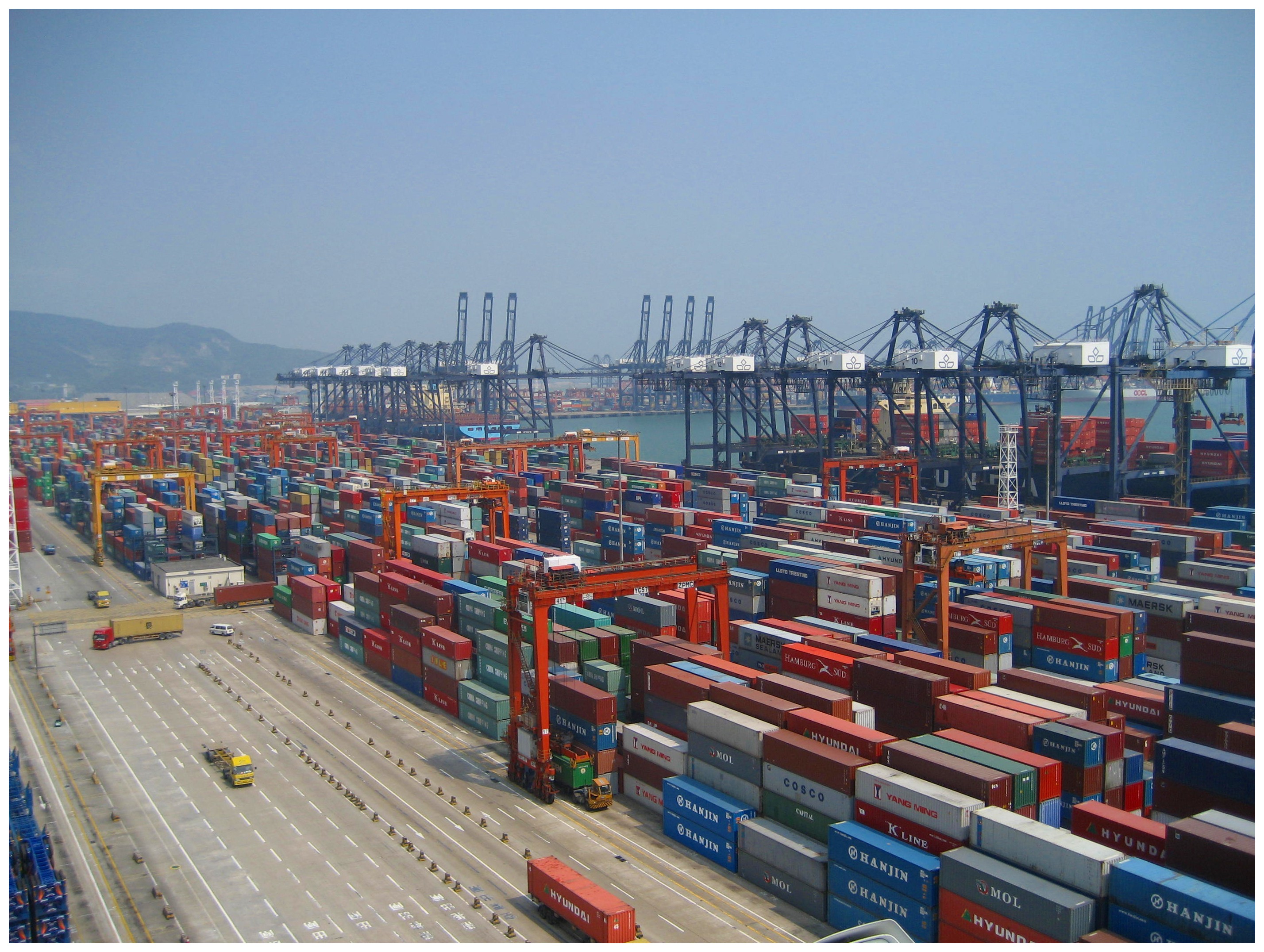 Cảng Thâm Quyến, Trung Quốc, là cảng lớn thứ năm trên thế giới