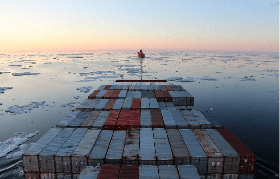 내빙컨테이너선 Venta Maersk호의 북극해항로 운항 모습