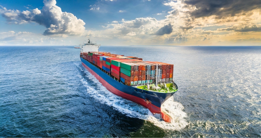Image of a ship carrying containers over the sea